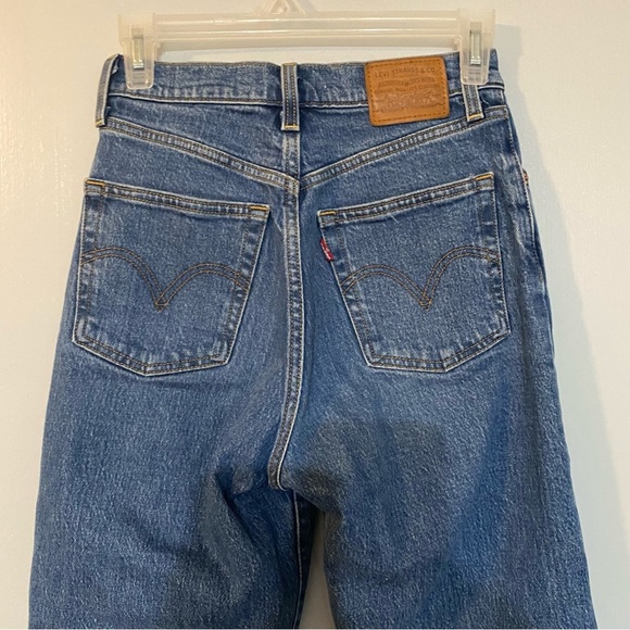 Levi's Premium Ribcage Straight Jeans in Size 25 - Picture 7 of 15